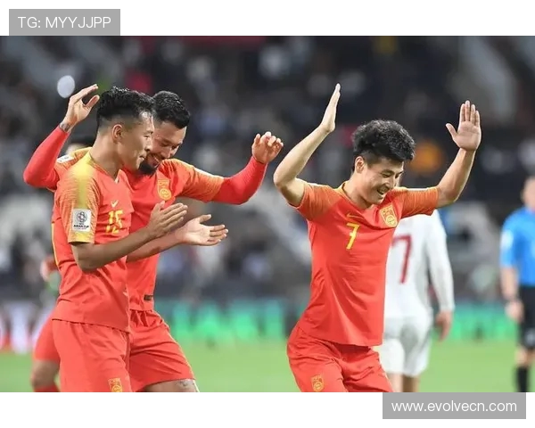 中国足球队备战世界杯预选赛 新帅与队员们誓言全力拼搏实现梦想