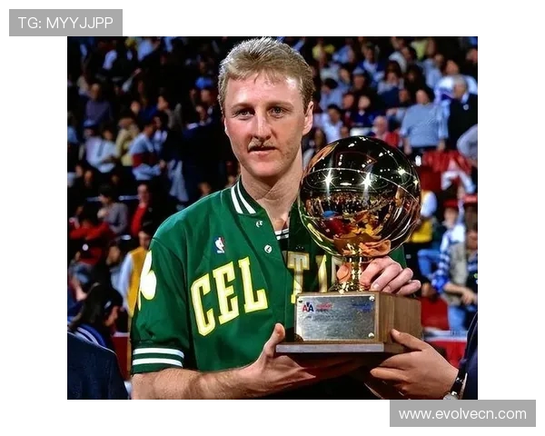 拉里·伯德：从篮球传奇到时代象征的崛起与辉煌之路