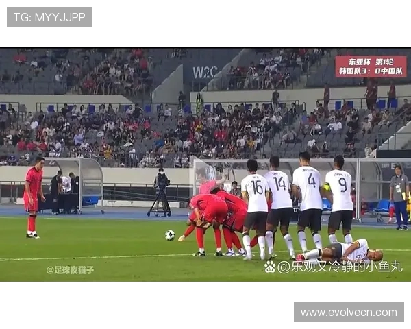 南京足球队配合问题引发热议球迷对战术执行和团队默契展开激烈讨论 南京足球队配合问题引发热议球迷对战术执行和团队默契展开激烈讨论