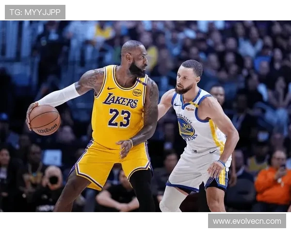 勇士与湖人激战正酣主直播精彩瞬间回顾与分析